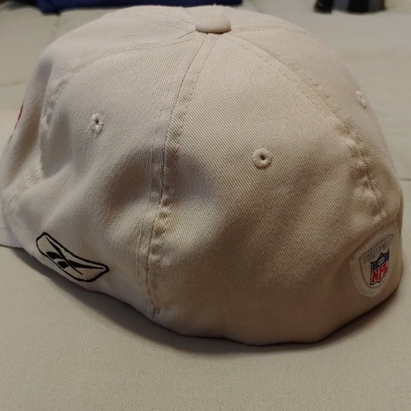 Tampa Bay Buccaneers Fitted Flexfit Hat - Picture 2 of 5